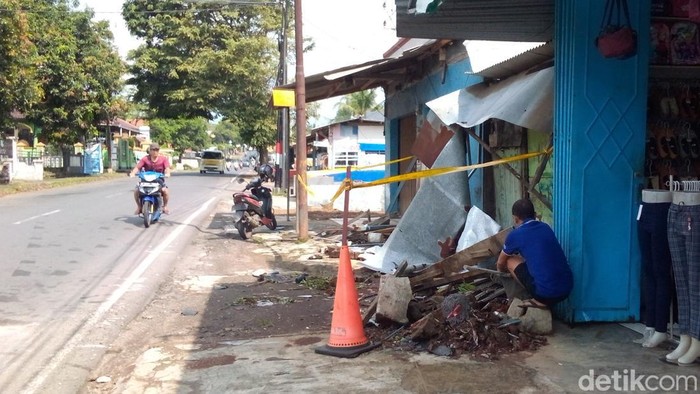 Kondisi lokasi kejadian tabrakan maut mobil bupati Kuningan, Selasa (4/4/2023) pagi.