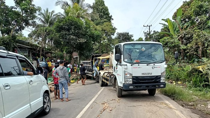 Dua kendaraan adu jangkrik sebabkan tiga korban, satu di antaranya meninggal dunia di Lombok Tengah, Selasa siang (4/4/2023).