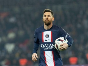 Pemain Lens Terima Kasih ke Messi Usai Laga, Ini Sebabnya
