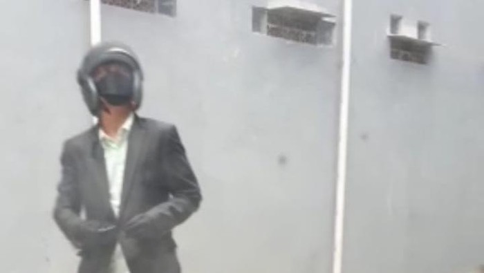 Maling berjas mencoba membobol rumah warga di Tangsel bikin korban ketar-ketir