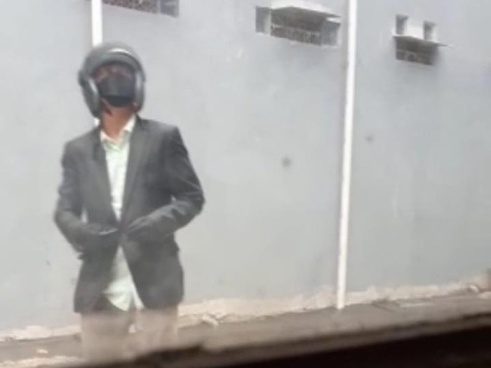 Maling berjas mencoba membobol rumah warga di Tangsel bikin korban ketar-ketir