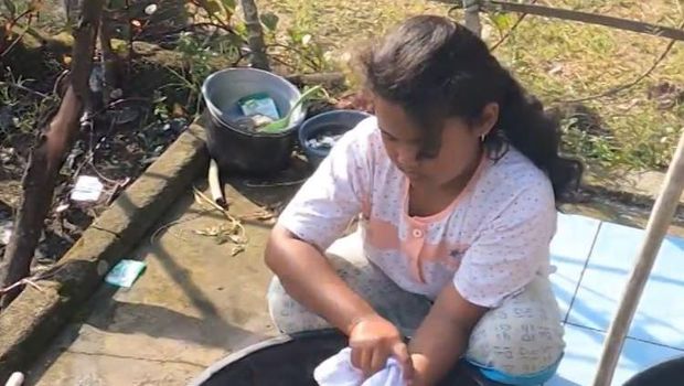 Di usianya yang masih 12 tahun, Via menghabiskan waktu dengan merawat ayahnya yang sakit keras. Yuk, kita bantu Via dengan donasi di berbuatbaik.id