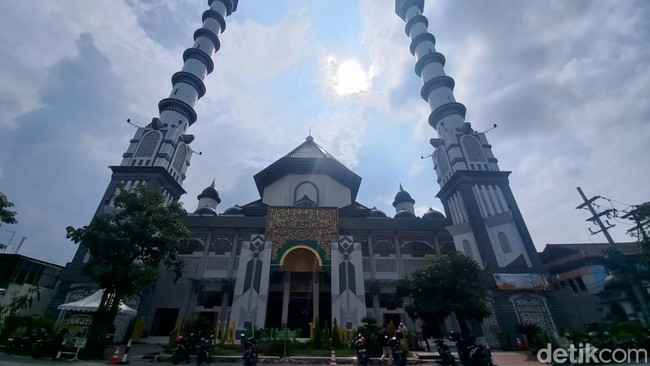 Melihat Masjid Agung Lamongan yang Diklaim Tertua di Kota Soto