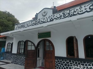 5 Keunikan Masjid Jami Al-Mamur Cikini, Peninggalan Raden Saleh