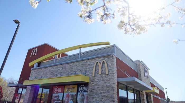 McDonald's Kirim Sinyal Mau PHK Pegawainya McDonald's Corp tengah mempersiapkan rencana PHK terhadap para karyawannya. Namun, belum diketahui berapa karyawan yang akan terdampak PHK Tersebut.