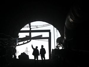 Daftar Perkiraan Gaji Pekerja Minyak dan Tambang Tahun 2025 di Indonesia
