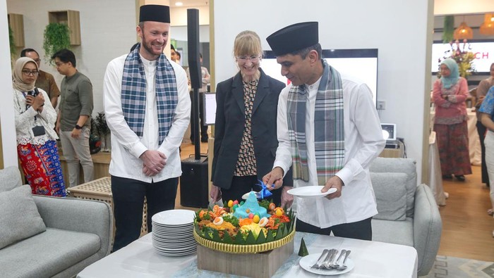 Menengok Alat-alat Canggih di Kantor Baru Bosch Bosch meresmikan kantor baru di Arkadia Green Park Office, Jakarta. Kantor baru ini sebagai akses masyarakat terhadap teknologi yang dihadirkan oleh Bosch.
