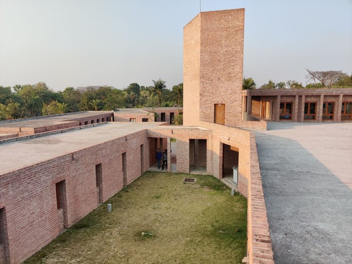 Rumah sakit terpencil di Bangladesh yang rentan terhadap kenaikan permukaan laut dinobatkan sebagai gedung baru terbaik di dunia. Ini penampakan bangunannya.