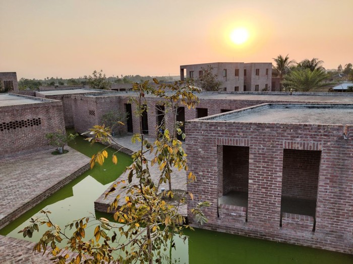 Rumah sakit terpencil di Bangladesh yang rentan terhadap kenaikan permukaan laut dinobatkan sebagai gedung baru terbaik di dunia. Ini penampakan bangunannya.