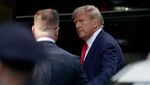 Momen Trump Tiba di New York Untuk Serahkan Diri