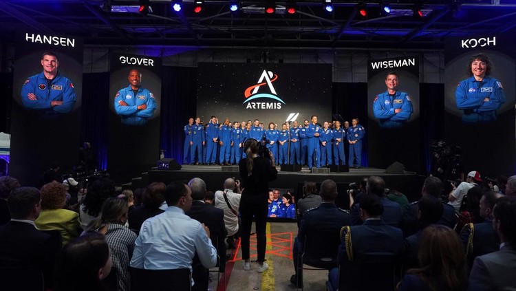 Astronauts Reid Wiseman, Victor Glover, Jeremy Hansen and Christina Koch, crew members of the Artemis II space mission to the moon and back, attend an NASA event in Houston, Texas, U.S., April 3, 2023. REUTERS/Go Nakamura