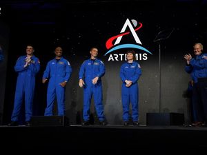 Video: Artemis II NASA & CSA Akan Kelilingi Bulan untuk Uji Coba