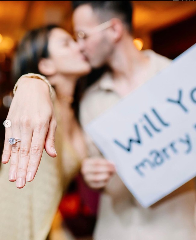 Jadi saya dan Toni sudah menikah sejak 22 Januari 2023. Toni meminta saya menikahi dia dan hidup selamanya dengan bahagia. Bahkan saya ingat sekali Toni menangis karena tidak mau saya putusin, kata Nikita Mirzani di Instagram Stories, Minggu (30/4/2023).Foto: Instagram/@forevaah.id