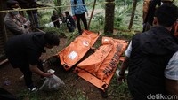 Hingga kini, korban tewas serial killer Slamet Tohari (45) alias Mbah Slamet dukun pengganda uang di Banjarnegara bertambah. Polisi mengungkap saat ini sudah ada 12 korban tewas dari aksi serial killer Mbah Slamet.