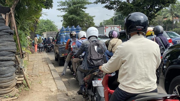 Penampakan kemacetan lalu lintas di Jalan TB Simatupang Arah Ragunan