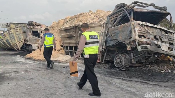 Penampakan truk angkut bahan kimia yang kecelakaan maut di Tol Pemalang, Selasa (4/4/2023).