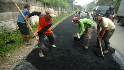 Jelang Mudik, Jalan Alternatif di Tegal Dipercantik