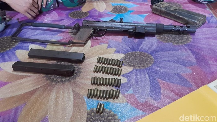 Pistol Mitraliur M/45 peninggalan ayah Nuryana