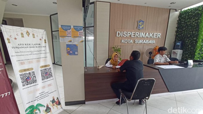 Posko aduan THR di Surabaya