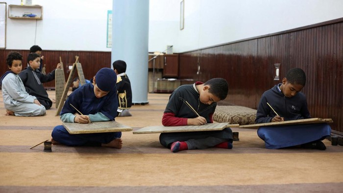 Boys recite Koran verses from wooden boards in a mosque during the Muslim holy fasting month of Ramadan, in Tripoli, Libya. April 3, 2023 REUTERS/Hazem Ahmed