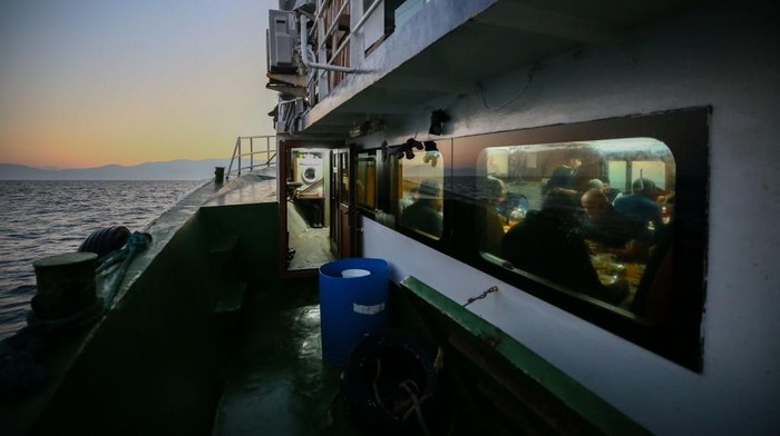 Potret Nelayan Jalani Ramadan di Laut Lepas Turki IZMIR, TURKIYE - MARCH 29: Fishermen of