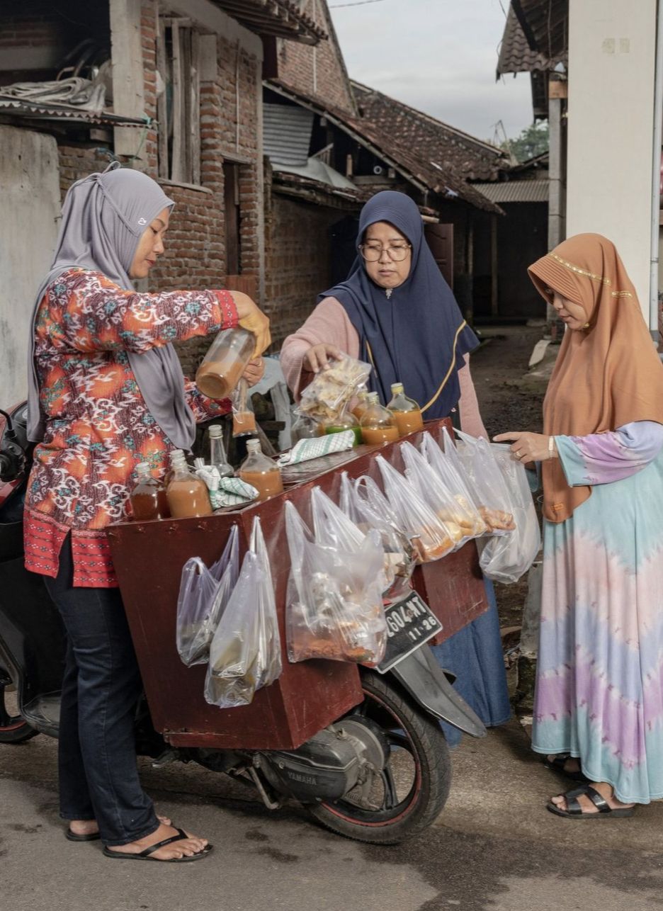 Potret Penjual Jamu Indonesia Masuk Majalah Vogue, Begini Ulasannya