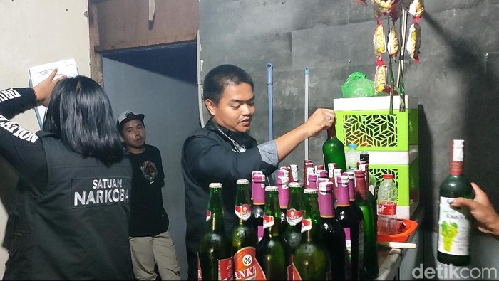 Razia tempat hiburan malam di Bogor