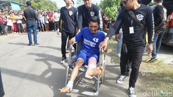 Rekonstruksi kasus perampokan bersenjata api di Cilacap, Selasa (4/4/2023). Rekonstruksi kasus perampokan bersenjata api di Cilacap, Selasa (4/4/2023).