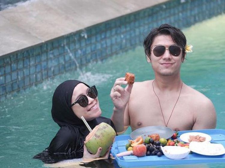 Tampil Harmonis, Rizky Billar dan Lesty Kejora Mesra Sarapan Bersama