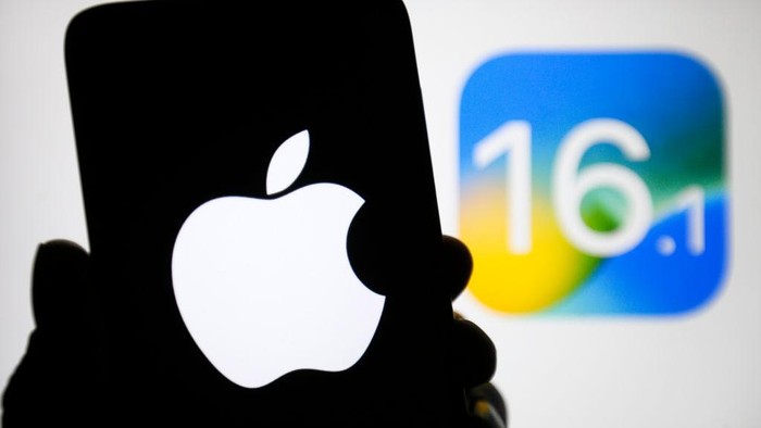 Sempat Berhasil Hindari Tren PHK, Kini Apple Diam-diam Pangkas Karyawannya Apple sejauh ini berhasil menghindari tren PHK yang sudah dilakukan oleh beberapa raksasa teknologi lainnya. Namun, kini Apple diam-diam memangkas karyawannya.
