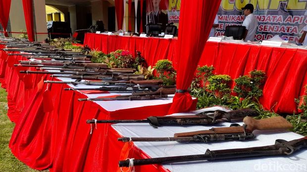 Senjata api rakitan yang disita dari industri rumahan di Kaur, Bengkulu.