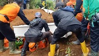 Mbah Slamet yang mengaku membunuh sejak 2020 ternyata memiliki jejak kriminal. Mbah Slamet disebut pernah ditangkap polisi gegara transaksi uang palsu (upal) di Pekalongan, Januari 2019 lalu.  