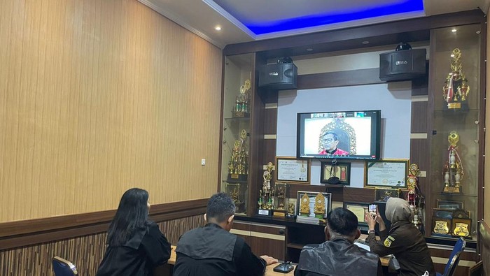 Sidang vonis Ketua LPD Anturan yang berlangsung online, Selasa (4/4/2023).