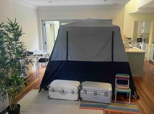 Sudah Bayar Sewa Rumah Mahal, Mahasiswa Internasional di Australia Malah Tidur di Tenda