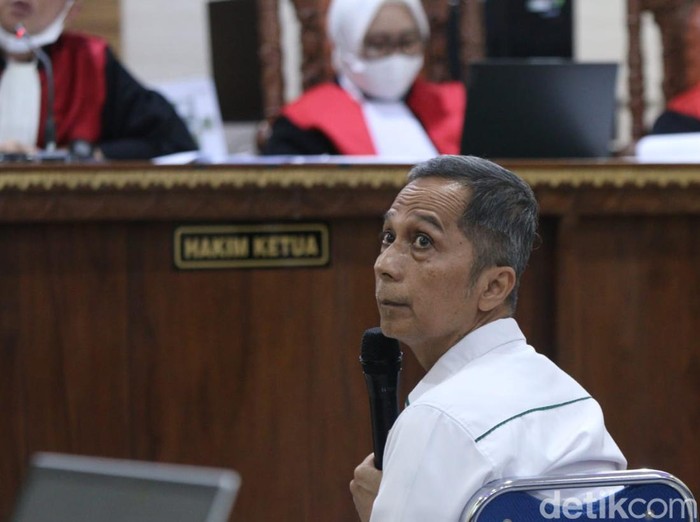 Terdakwa kasus suap Eks Rektor Unila, Prof Karomani jadi saksi untuk dua terdakwa lainnya