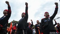 Aksi ini terkait penolakan Omnibus Law UU No 6 Tahun 2023 tentang Cipta Kerja dan Permenaker No 5 Tahun 2023 terkait pemotongan upah buruh 25%.