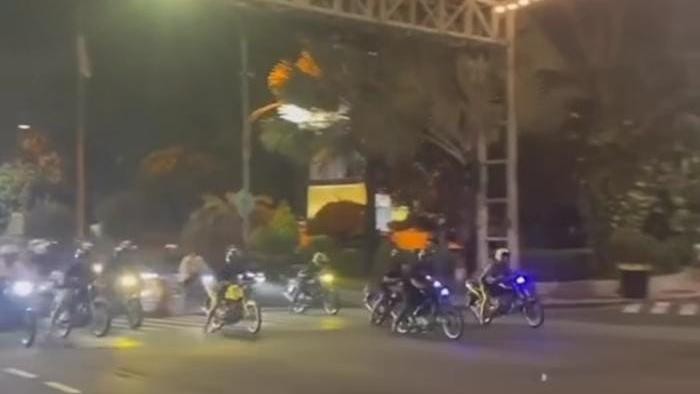 Trek-trekan di Jalan Raya Darmo Surabaya
