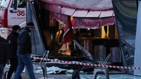 Tatarsky terbunuh setelah menerima hadiah berupa patung yang di dalamnya terdapat bahan peledak. Puluhan orang terluka akibat kejadian tersebut. REUTERS/Anton Vaganov.
