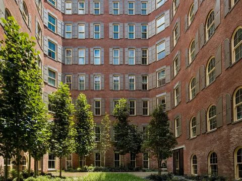 443 Greenwich Street dirancang dengan halaman dalam ruangan, yang jarang ada di gedung-gedung di New York City. (CetraRuddy/Getty Images)