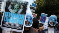 Beijing kemudian mengerahkan bala bantuan Tentara Pembebasan Rakyat China (PLA), lanjut Andi, untuk memburu muslim Uighur bukan hanya dilokasi dan rumah - rumah penduduk, melainkan juga di daerah pegunungan. China mengklaim hanya 23 orang yang tewas dan 232 muslim Uighur yang terlibat dalam Revolusi Baren ditangkap. 