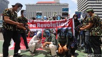AMI mengungkap beberapa bukti dan laporan investigasi di media massa maupun media sosial, sangat lugas menampilkan cara-cara kasar Beijing memasukan budaya China Komunis antara lain minum-minuman keras, berjudi dan berzinah kepada anak-anak khususnya remaja Uighur.  