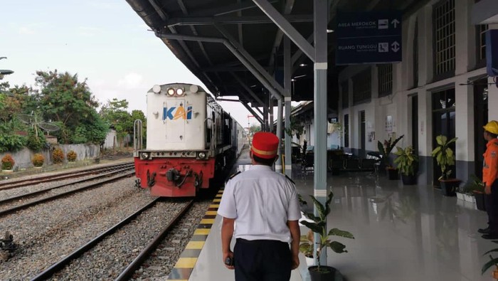 Angkutan mudik lebaran dengan kereta api.
