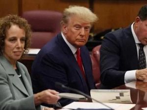 Donald Trump Batal Ditahan Usai Sempat Serahkan Diri ke Penjara!