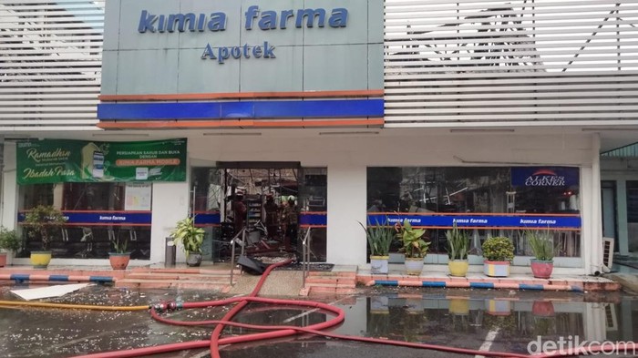 apotek kimia farma diponegoro Surabaya terbakar