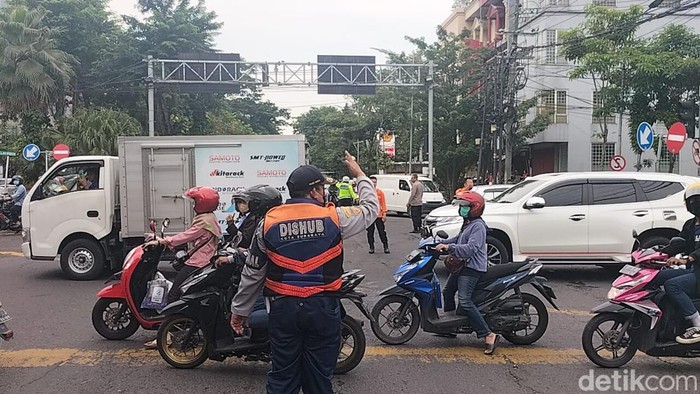 apotek kimia farma terbakar