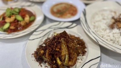 Gurih Sedap Ayam Goreng Bumbu Ketumbar yang Kondang 65 Tahun