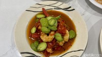 Ada Udang Petai (Rp 25.000) berupa racikan udang, petai dan sambal merah. Kematangan udangnya pas dan sudah dikupas dari kulitnya. Meski begitu, udangnya kenyal dengan warna kemerahan. Foto: detikcom/Riska Fitria