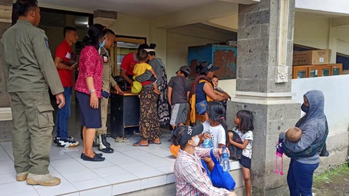 Belasan gepeng asal Pedahan, Desa Tianyar Tengah, Kabupaten Karangasem, tiba di Dinsos Karangasem, Selasa (4/4/2023).