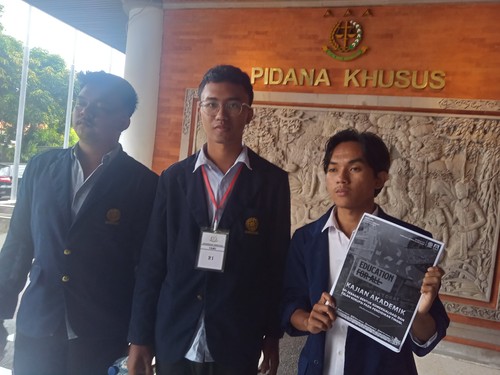 BEM Universitas Udayana saat beraudiensi dengan Kejaksaan Tinggi Bali, Rabu (5/4/2023). (Aryo Mahendro)