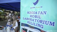 Selain Rhodamin B, petugas juga membawa sampel edukasi zat berbahaya lainnya yang dapat terkandung dalam makanan seperti Boraks, Formalin, dan Methanyl Yellow.